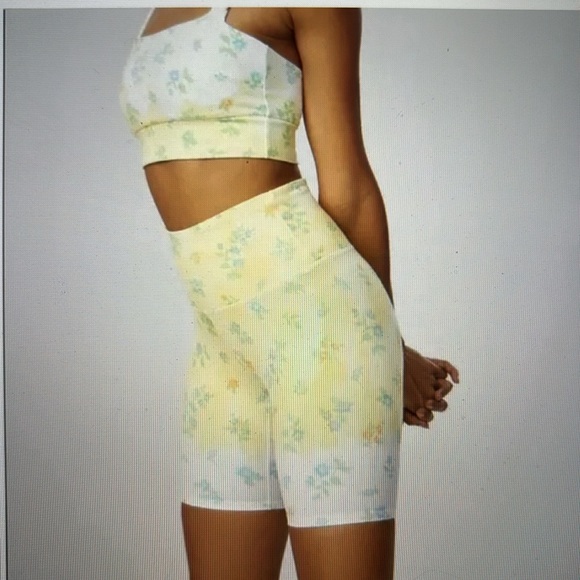 Bandier x Sincerely Jules The Rue Ruffle Bra and Biker Shorts - Picture 10 of 12